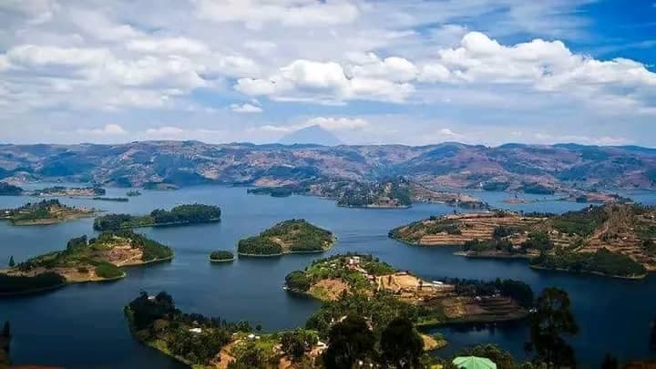 Lake Bunyonyi (Southwestern Uganda)
